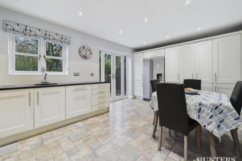 CAM03792G0-PR0350-STILL003 (1).jpg