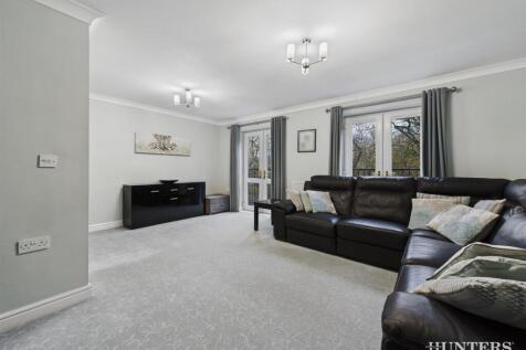 CAM03792G0-PR0350-STILL006 (1).jpg