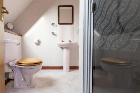 en suite cropped.JPG