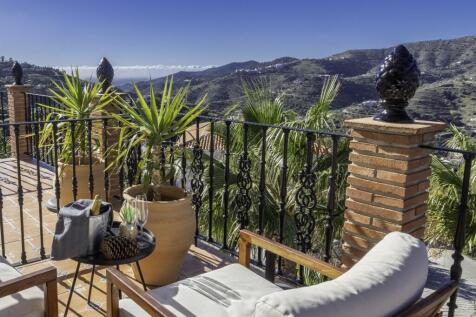 Aerial view showcasi