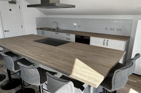 Open plan kitchen (2).JPEG