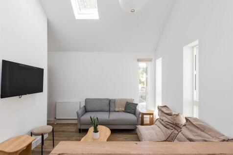 85 Hampton Lane-4.jpg