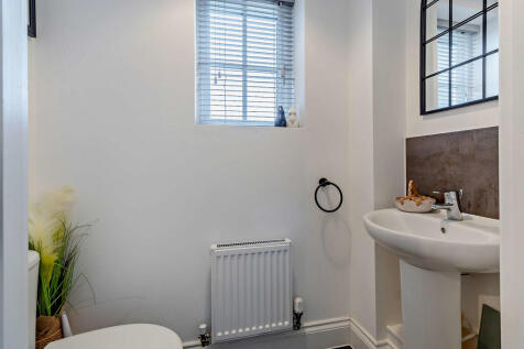 8662282-interior1...