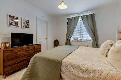 8662282-interior1...