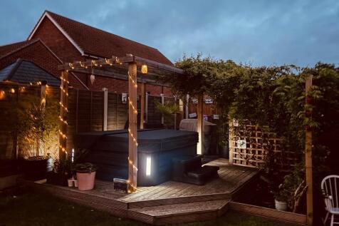 House Garden Nigh...