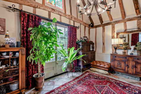 8598428-interior1...