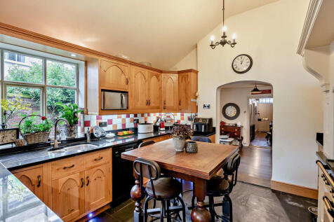 8598428-interior1...