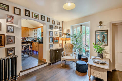 8598428-interior0...