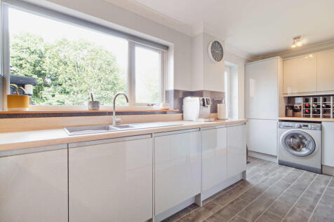 8616731-interior1...