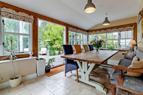 8648440-interior1...