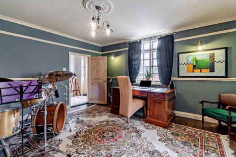 8648440-interior2...