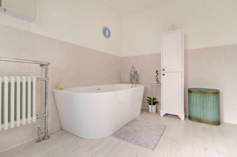 8567748-interior1...