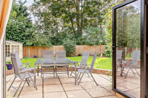 8567748-interior1...