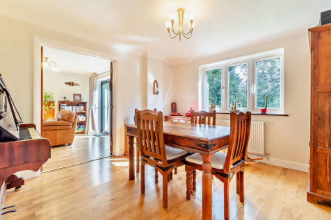 8567748-interior1...