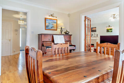 8567748-interior1...