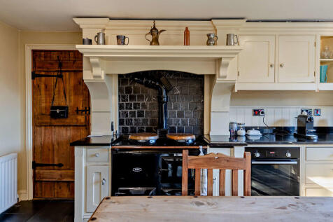 8638610-interior1...