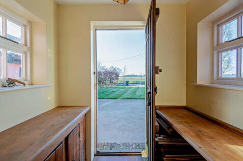 8638610-interior0...