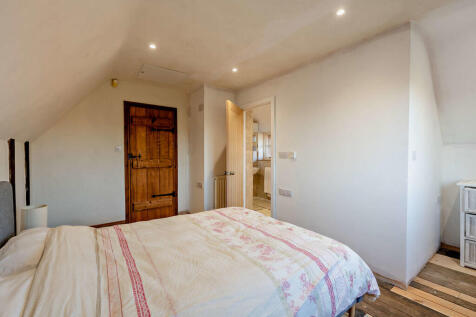 8638610-interior1...