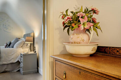 8643242-interior1...