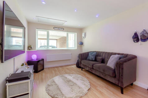 8659646-interior1...