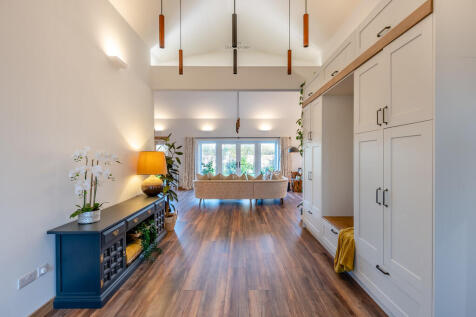 8629517-interior1...