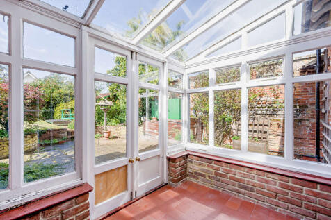 8662260-interior1...