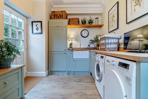 8632598-interior1...