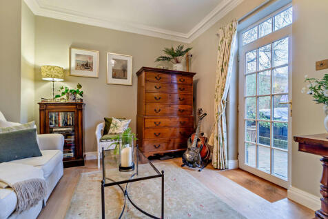 8632598-interior1...