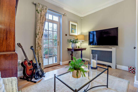 8632598-interior1...