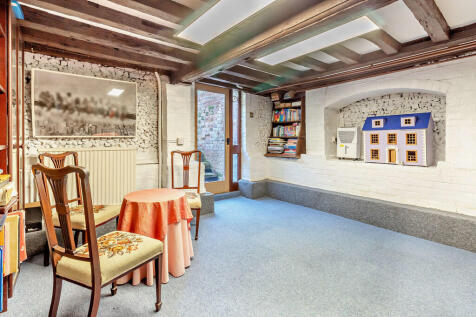 8646346-interior0...