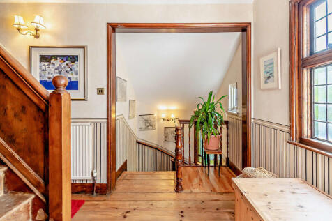 8646346-interior1...