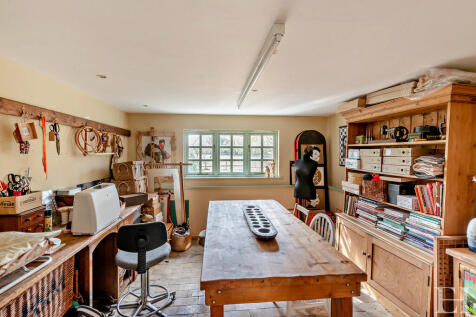 8640802-interiorW...