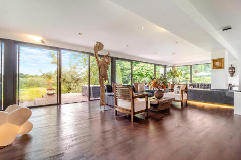 8605532-interior3...