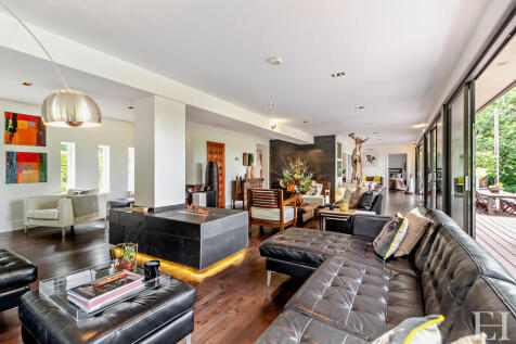 8605532-interiorW...