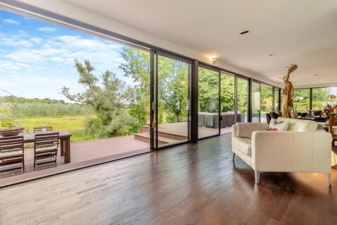 8605532-interior2...