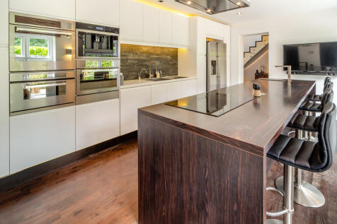 8605532-interior1...