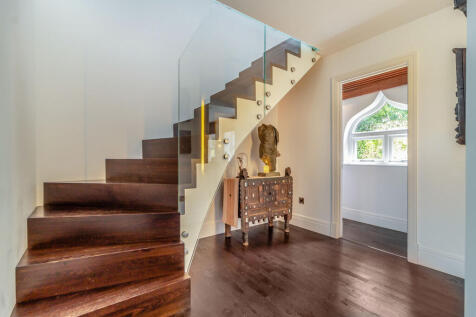 8605532-interior2...