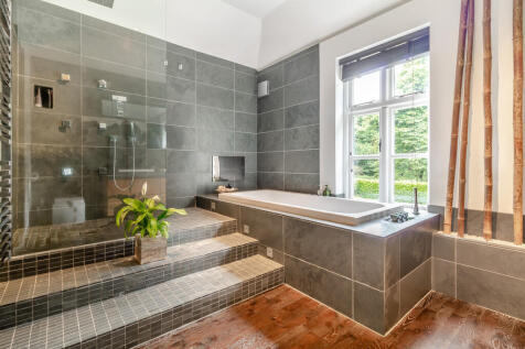 8605532-interior1...