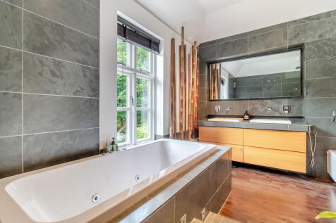 8605532-interior1...