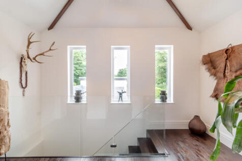 8605532-interior1...