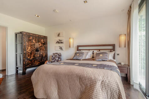 8605532-interior2...