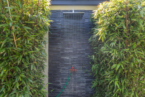 8605532-exterior3...