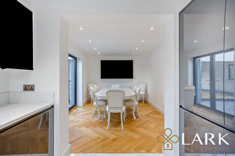 8670872-interiorW...