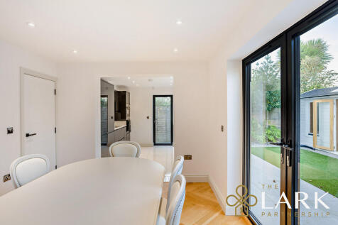 8670872-interiorW...