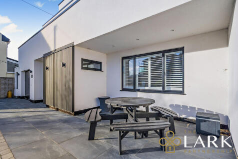 8670872-exteriorW...