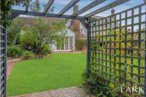 8669044-exteriorW...