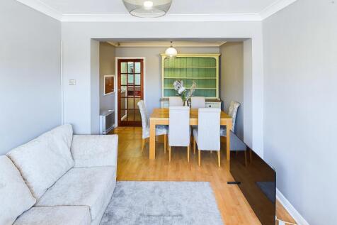 CAM04233G0-PR0011-STILL014