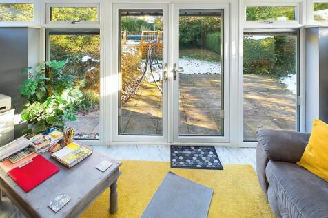 CAM04233G0-PR0011-STILL035