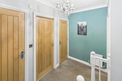 CAM04233G0-PR0017-STILL027