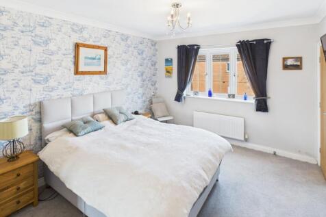 CAM04233G0-PR0017-STILL030